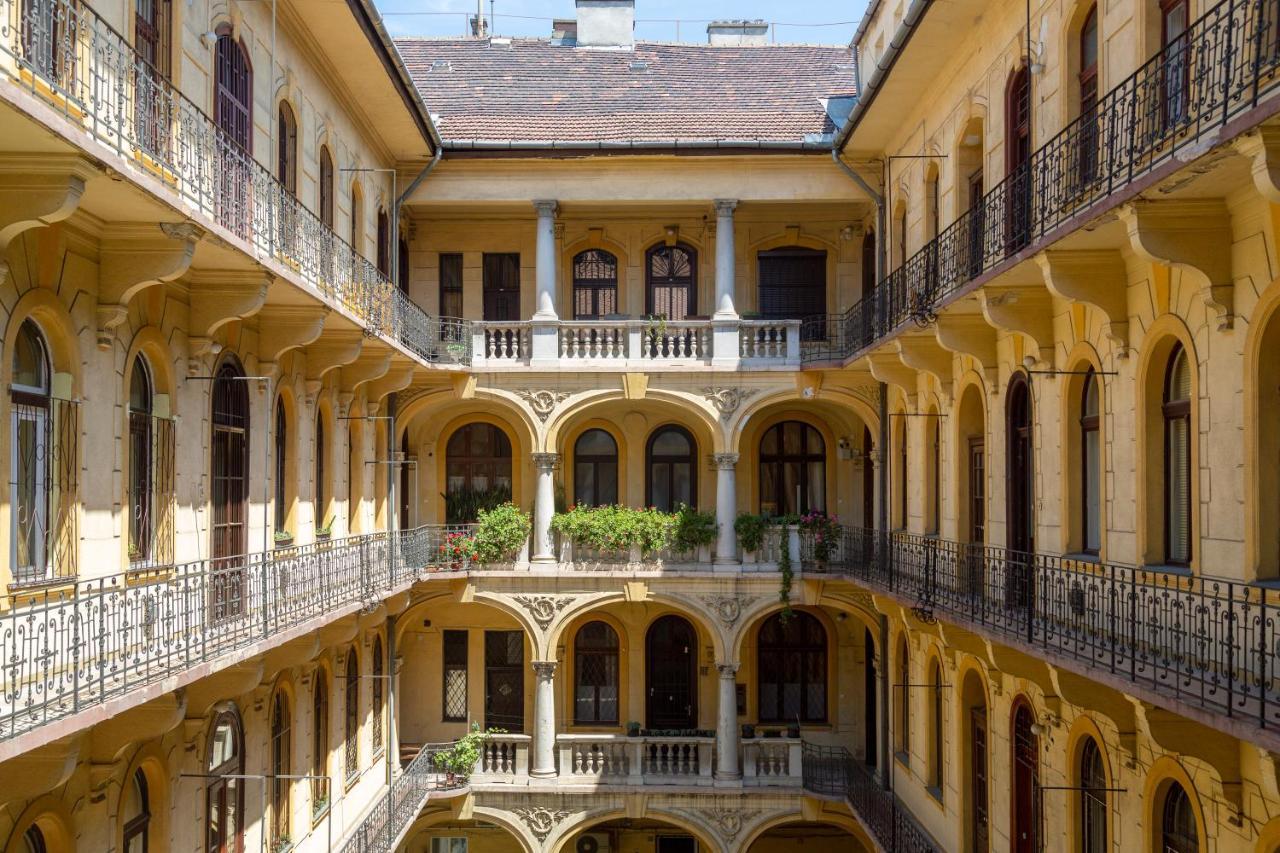 Deluxe Downtown Home By Elisabeth Budapest Bagian luar foto