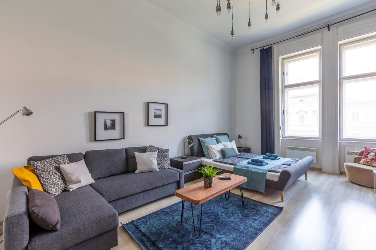 Deluxe Downtown Home By Elisabeth Budapest Bagian luar foto